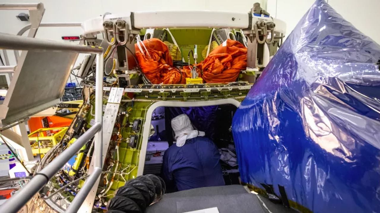 Artemis 1, aperto il portellone della navetta Orion