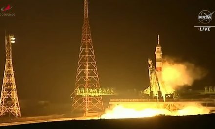 Soyuz, lanciata la navetta di emergenza senza astronauti