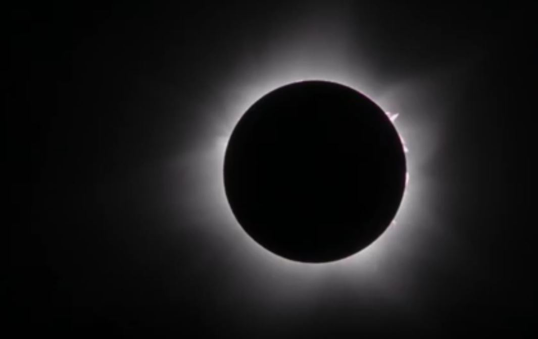 L’eclissi solare ibrida, nei cieli australi