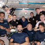 Record spaziale, 17 persone in orbita bassa