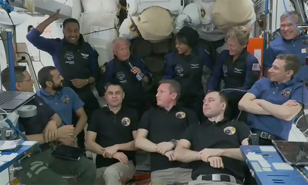 Tutti a bordo sulla ISS, dove solidarietà e scienza fanno da padrone