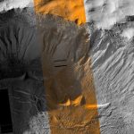 Solchi su Marte scolpiti da ‘recente’ ghiaccio sciolto