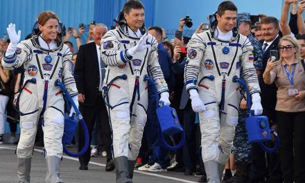 Gli astronauti ‘in ritardo’ della Soyuz sono sulla Iss