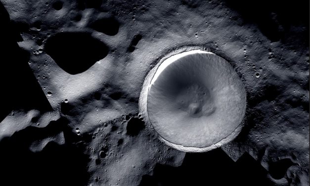 Due fotografi per un cratere