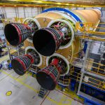 Artemis II, collocati i 4 potenti motori sullo Space Launch System