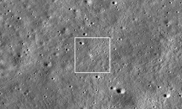 Il sito di allunaggio di Chandrayaan-3 visto dall’orbita lunare