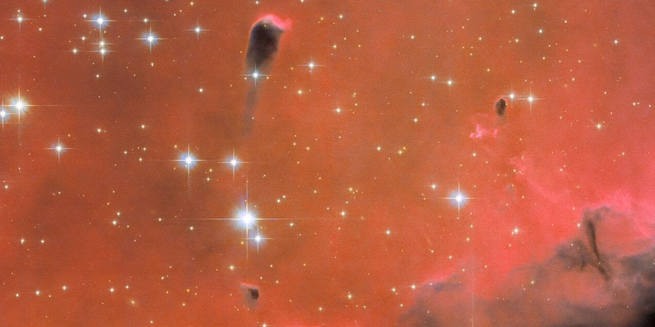 Una nebulosa scarlatta