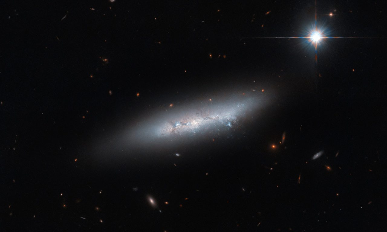 Una galassia solitaria ma non troppo
