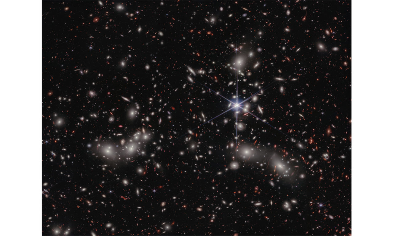 Webb scova galassie primordiali nell’ammasso di Pandora