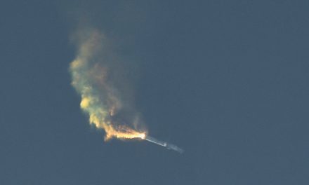 Secondo volo di Starship, la navetta esplode ma raggiunge lo spazio