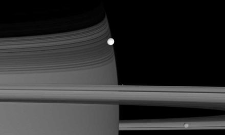 Da Cassini nuovi dettagli sulla ‘vivacità’ di Encelado