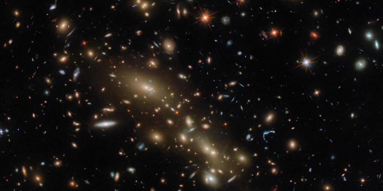 Doppio ammasso di galassie per Hubble