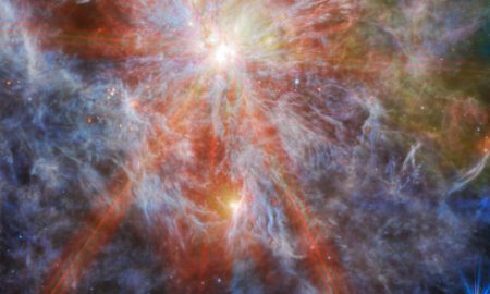 Lo zoom di Webb nella Grande Nube di Magellano