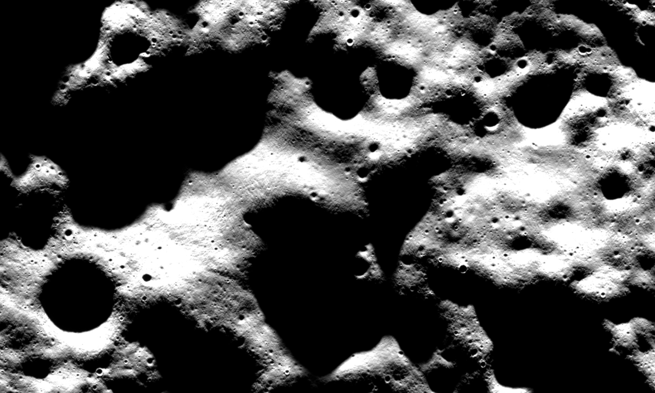 La Luna e la Terra in posa per la camera Janus durante il primo flyby di Juice