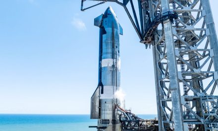 Starship resterà a terra ancora per un po’