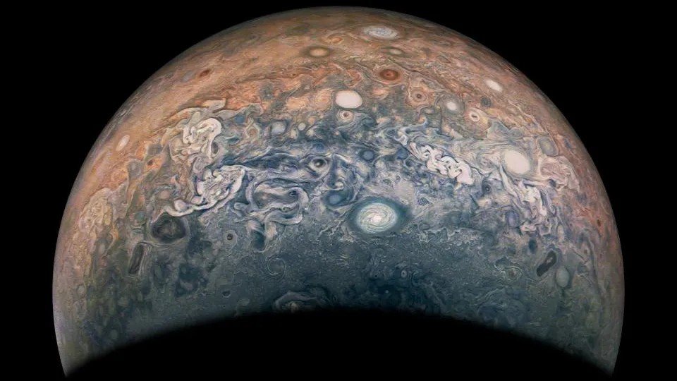 Juno ci regala immagini spettacolari di Giove e della sua Luna