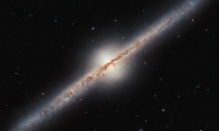 Hubble cattura una galassia a spirale “senza bracci”