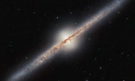 Hubble cattura una galassia a spirale “senza bracci”