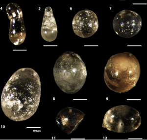 goccioline di vetro in silice trovati nelle rocce