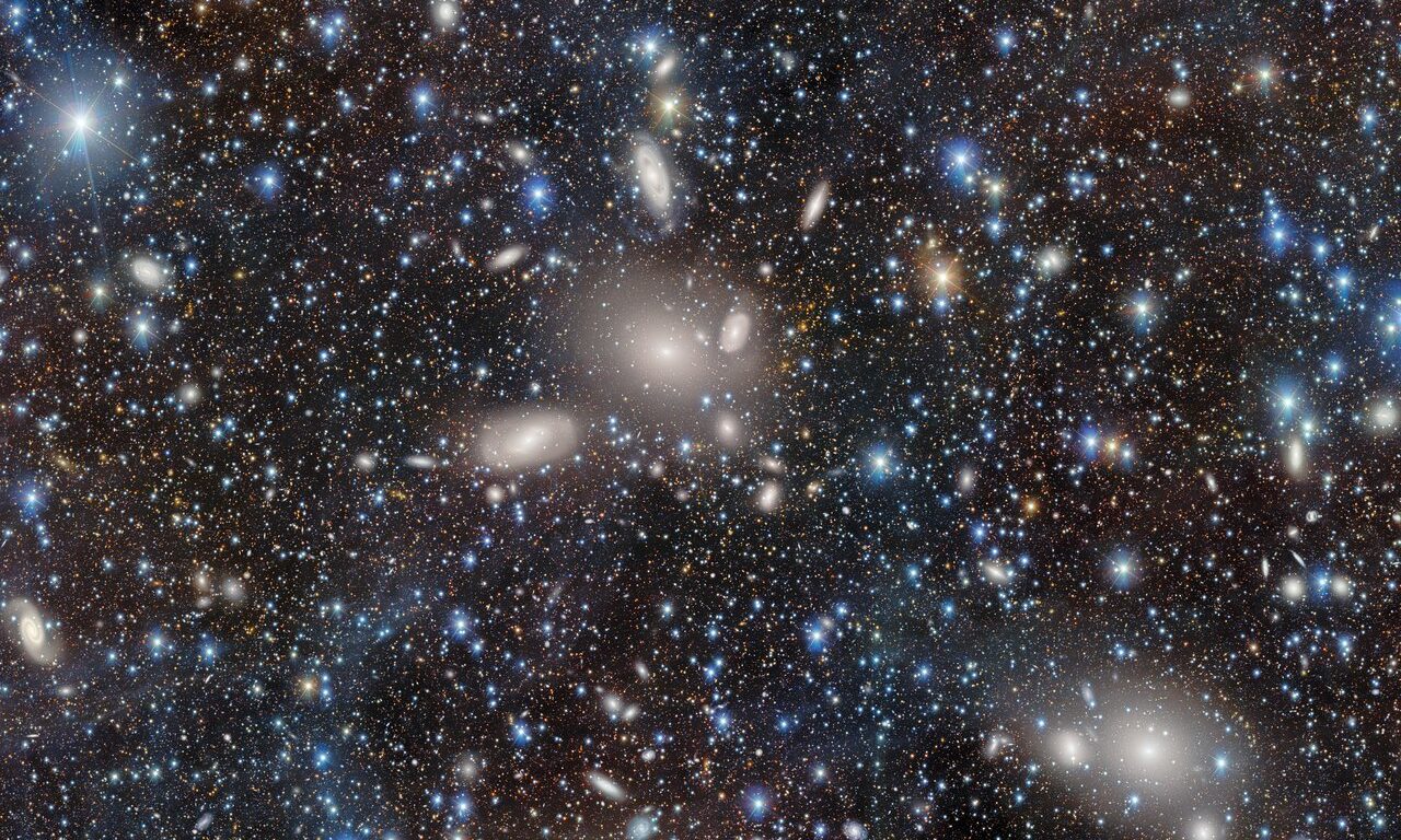 Abell S636: il cluster galattico immortalato dalla DeCam