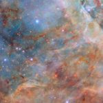 Hubble cattura la Grande Nube di Magellano tra polvere e luce