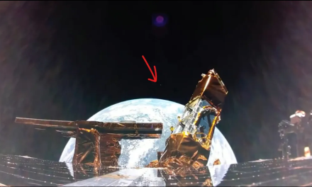 La Terra e la Luna in posa per Blue Ghost