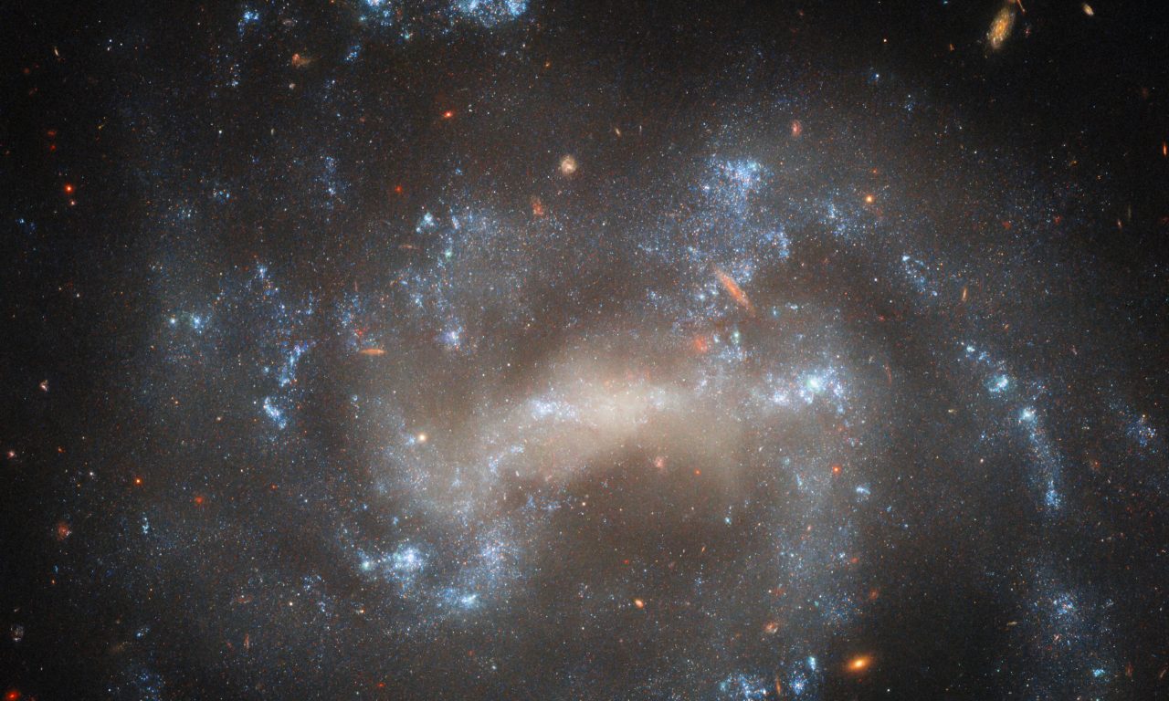 Una scintillante galassia catturata da Hubble