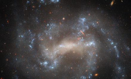 Una scintillante galassia catturata da Hubble