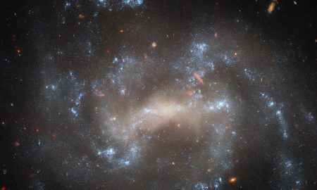 Una scintillante galassia catturata da Hubble