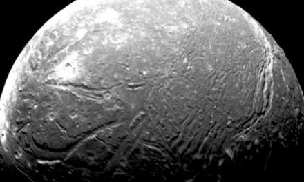 Gli enigmatici solchi di Ariel