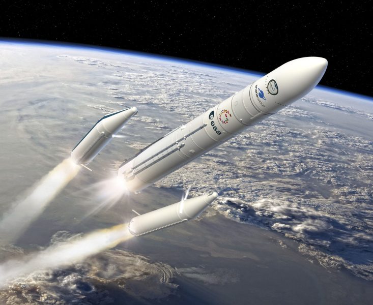 elaborazione artistica di Ariane 6 nella configurazione a 2 booster