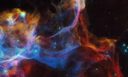 Hubble torna sulla Nebulosa Velo