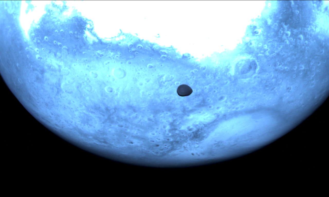 Hera cattura immagini della luna marziana Deimos