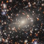 Da una lente cosmica alle prime luci dell’universo