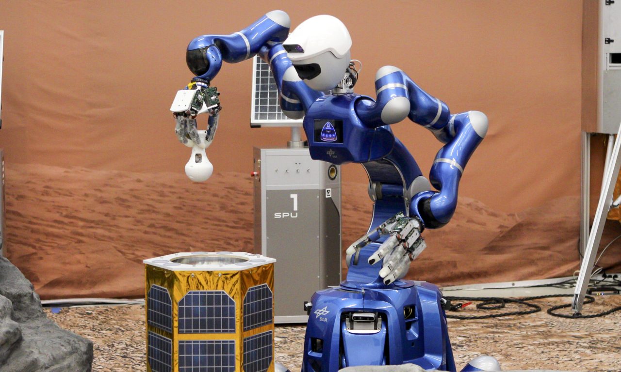 Menti umane, braccia robotiche