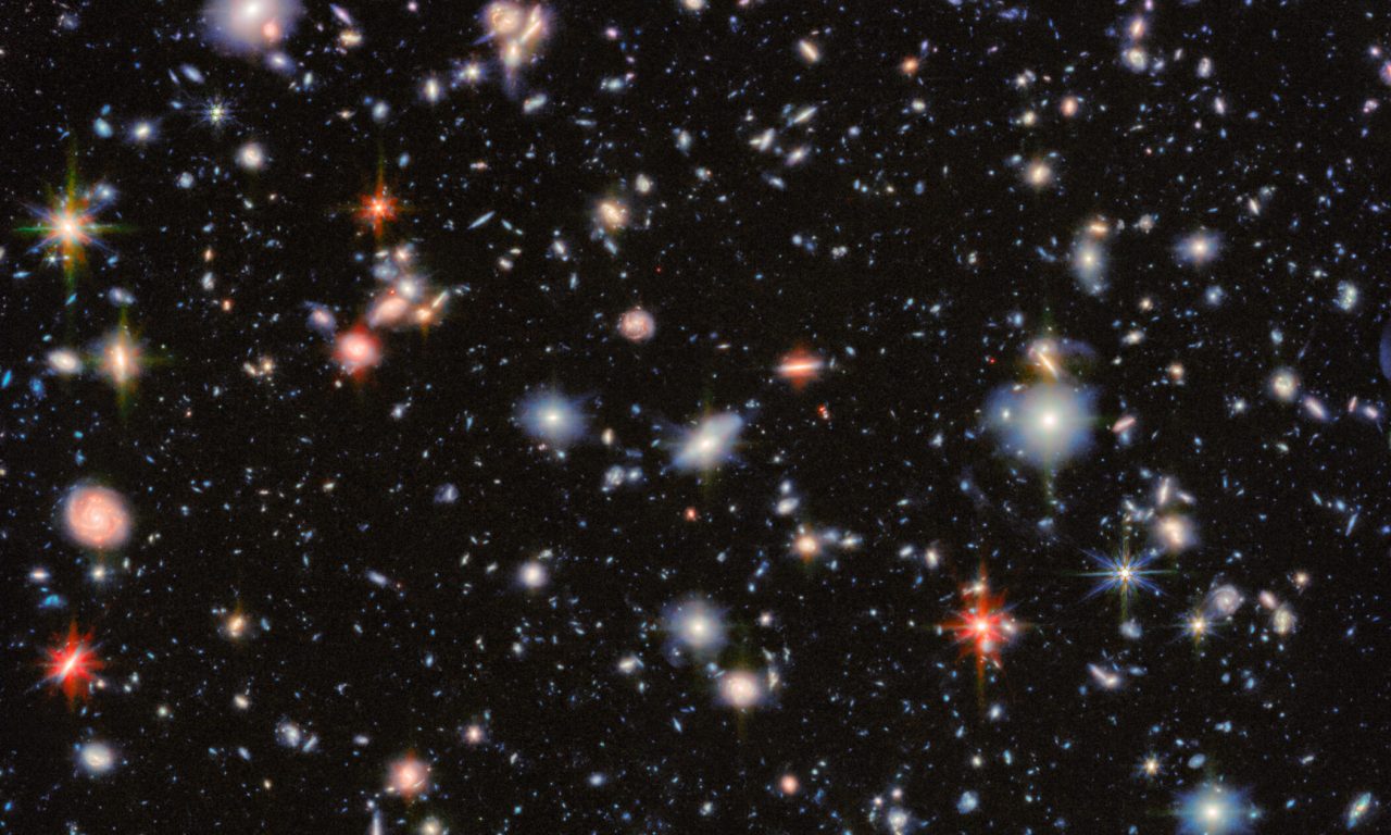 Gli occhi del Webb sul Campo Ultra Profondo di Hubble