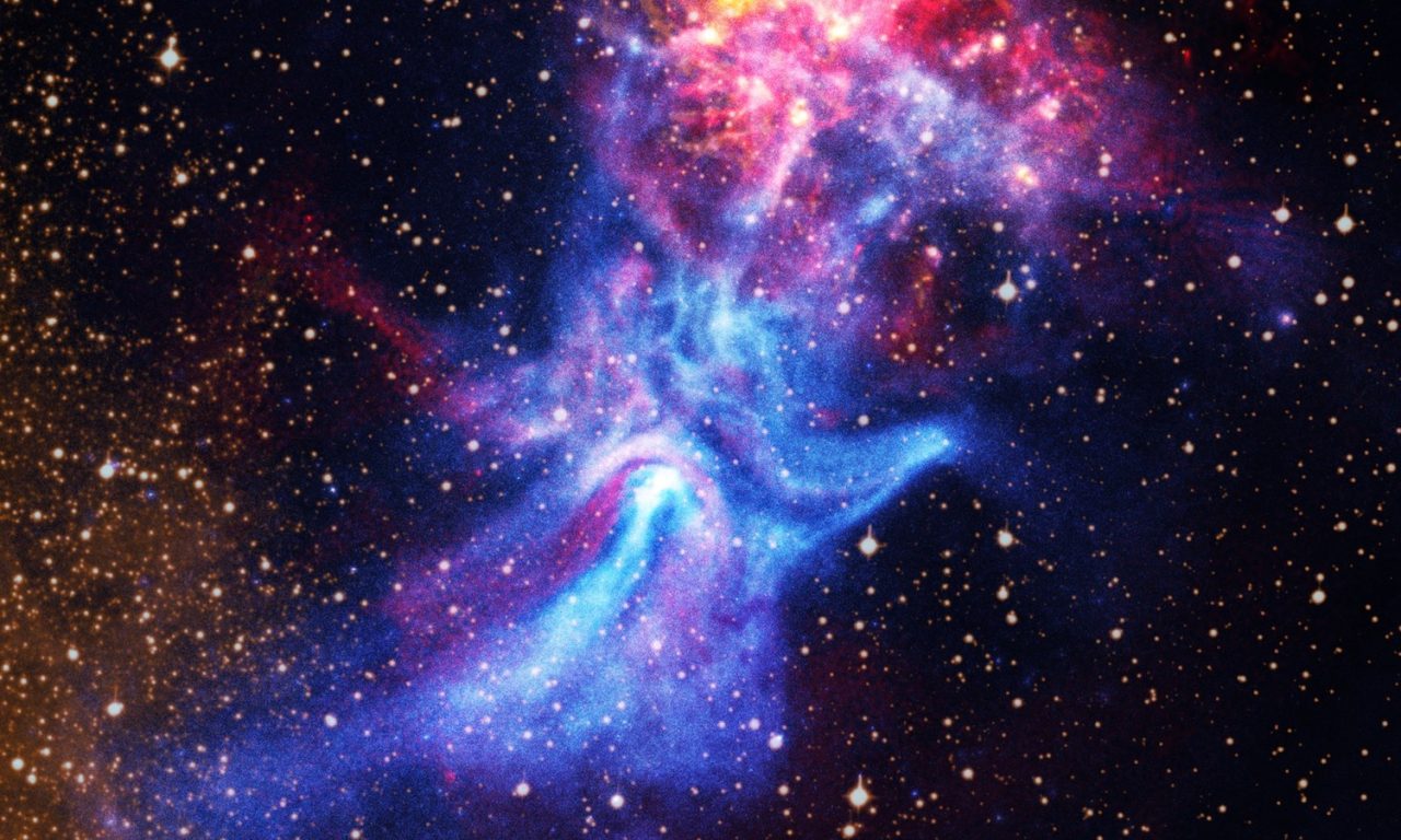 Una nebulosa a forma di mano interagisce con una supernova