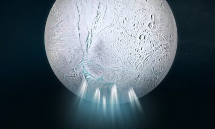 Da Cassini dettagli inediti sulla chimica di Encelado