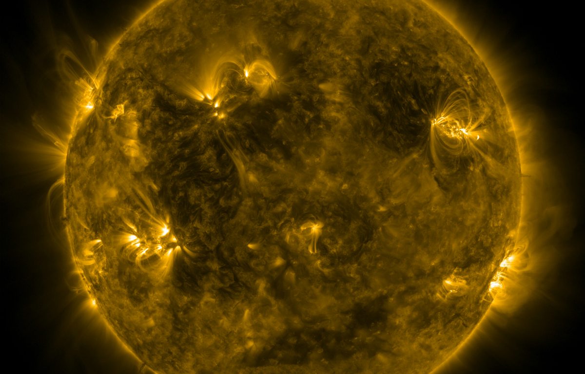 Osservate le onde che ‘accendono’ il Sole