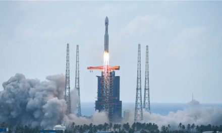 Cina, 600 lanci con i razzi Lunga Marcia