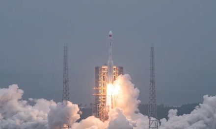 Domenica di lancio per Cina e India