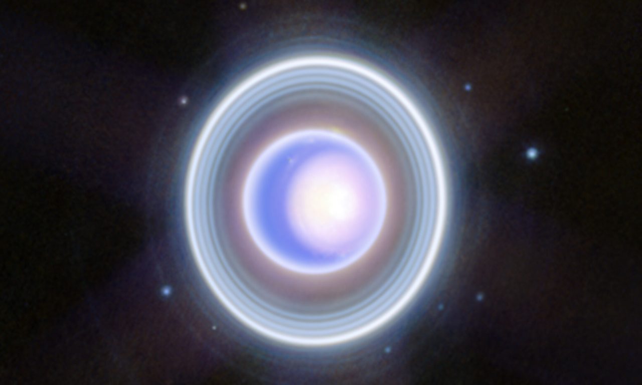 Urano, nuovi dettagli sulle lune piccole e interne