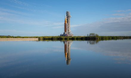 Artemis 2 è sulla rampa di lancio