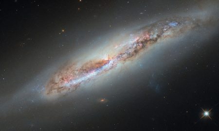 Hubble mostra una fuga di gas galattico