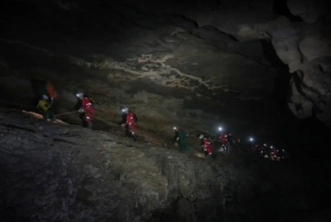 Allenamento sotterraneo per i taikonauti