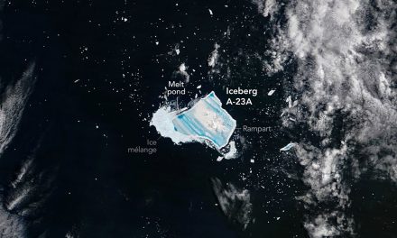 Un iceberg in blu