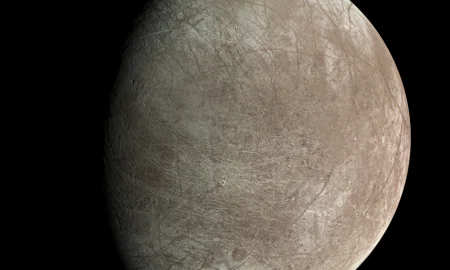 Quanto è spesso il guscio ghiacciato di Europa?