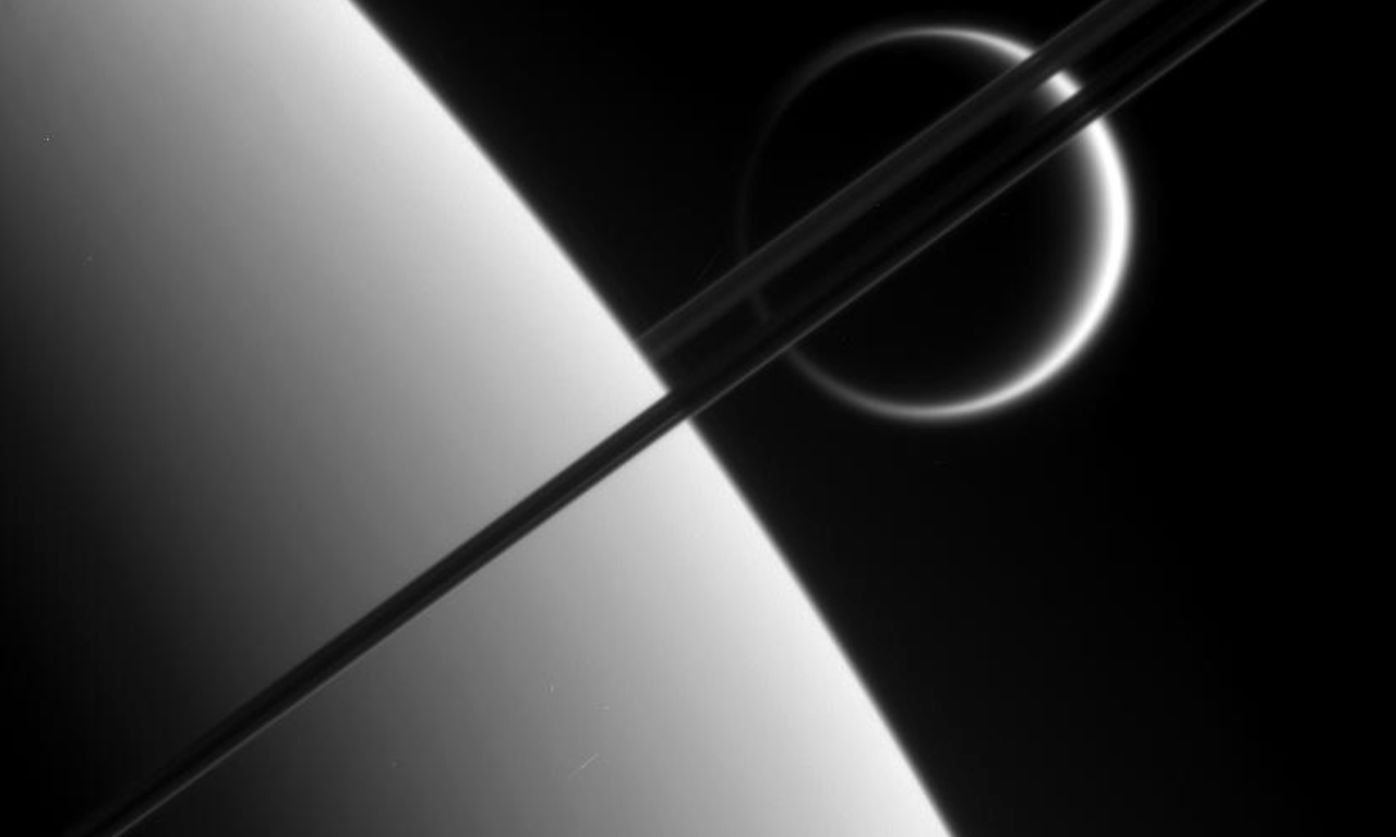 Il sistema Saturno e gli scontri tra lune