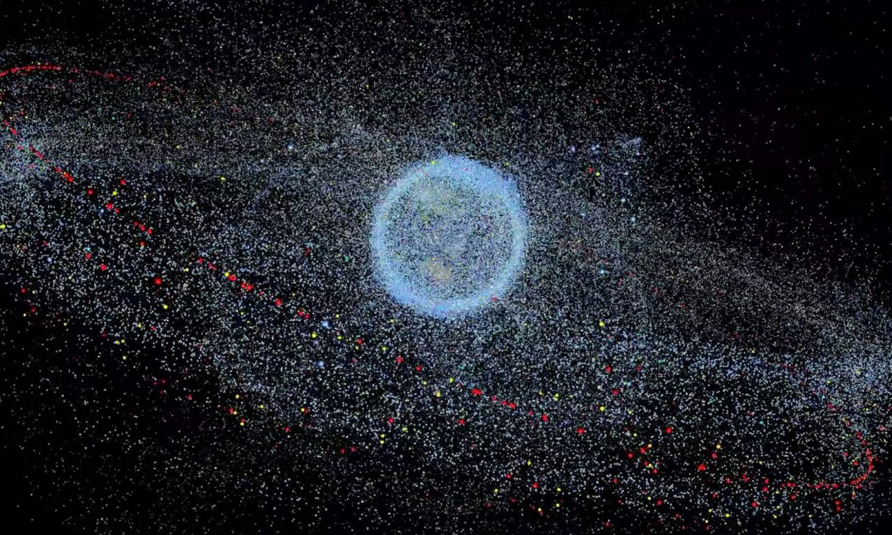 Il Sole accelera la caduta dei detriti spaziali