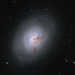 Hubble cattura la trasformazione cosmica di una galassia